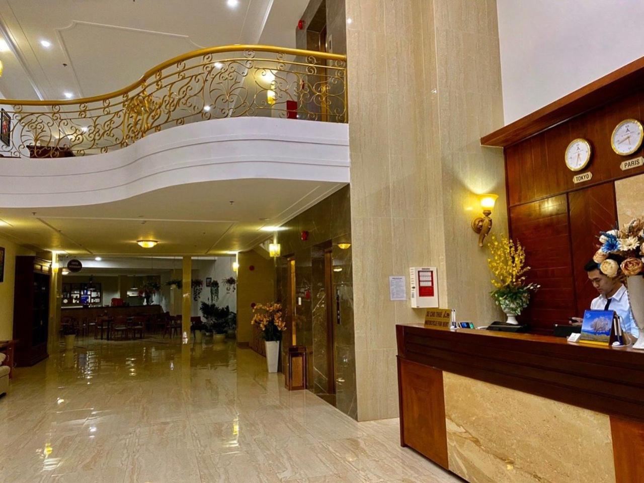 Le Center Hotel Pleiku Extérieur photo